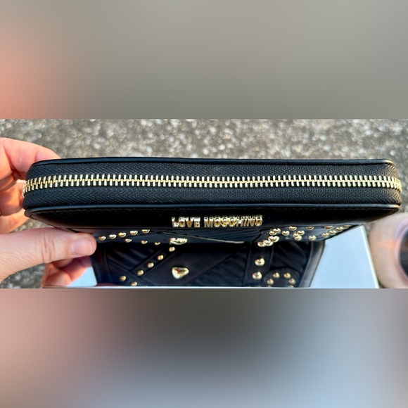 LOVE MOSCHINO!❤️Zip Around/ Black Faux Leather/Wallet w/gold hearts/studs - Picture 3 of 16